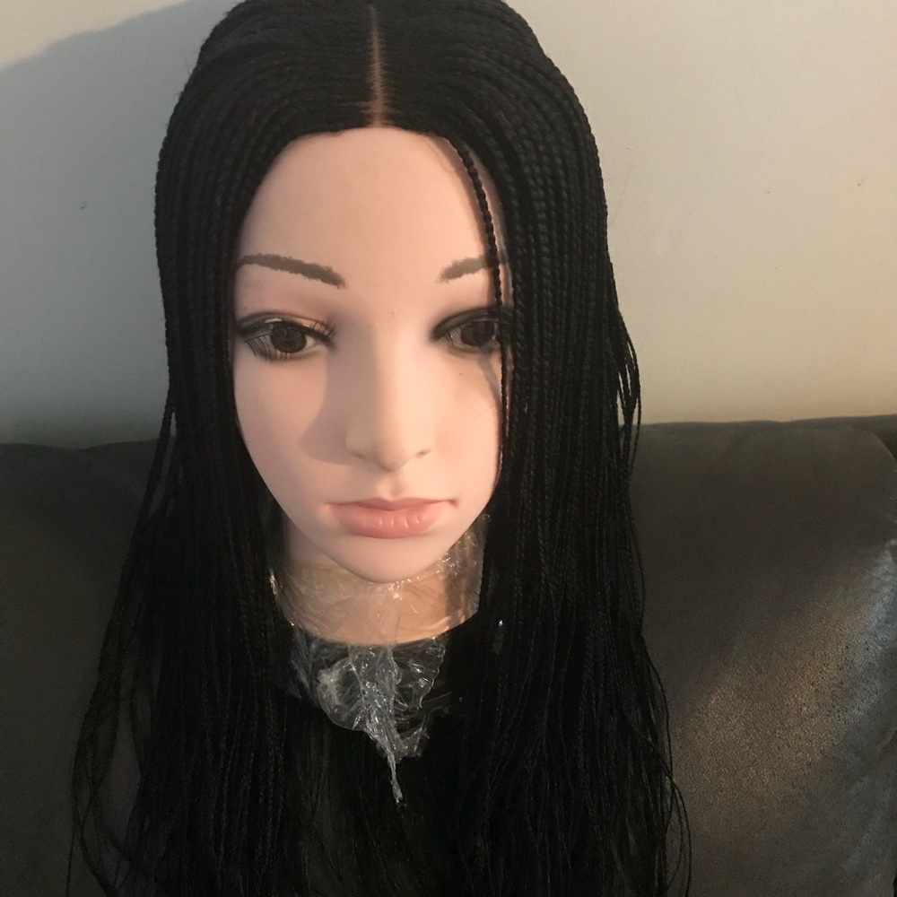 Hand braided wig - Picture 3 of 4